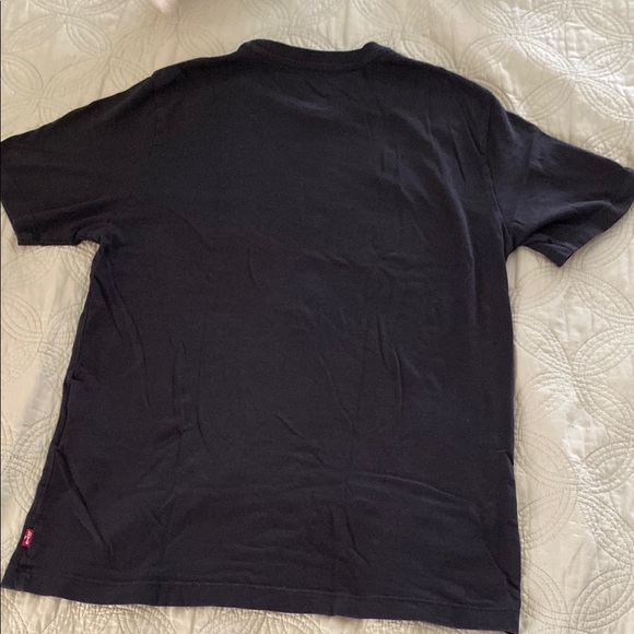 Levi's Black Tee with Sunburst Design - Picture 4 of 7